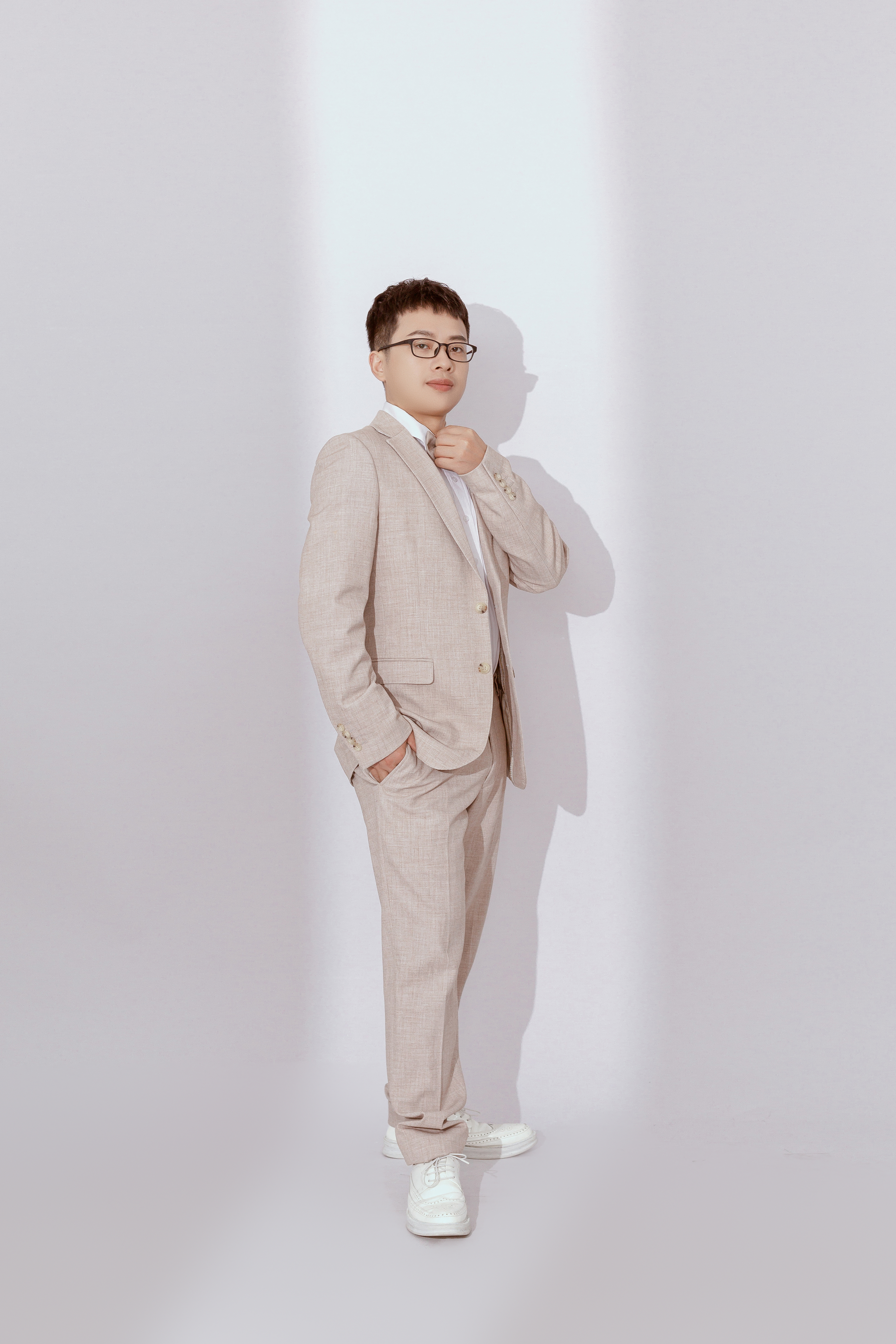 温暖房间里的亲密合影